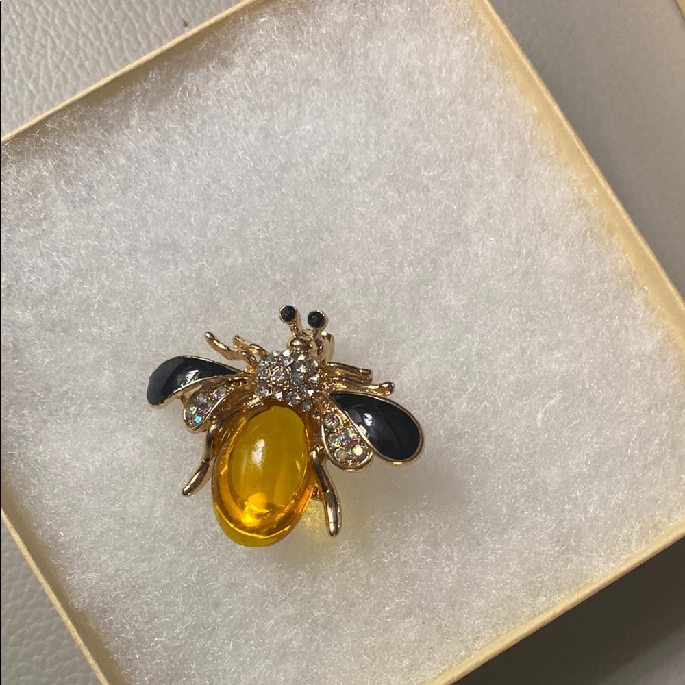 Bee Brooch with Amber color and rhinestones